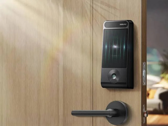BackerOnline featured project: DESLOC V150 Plus smart lock door scene