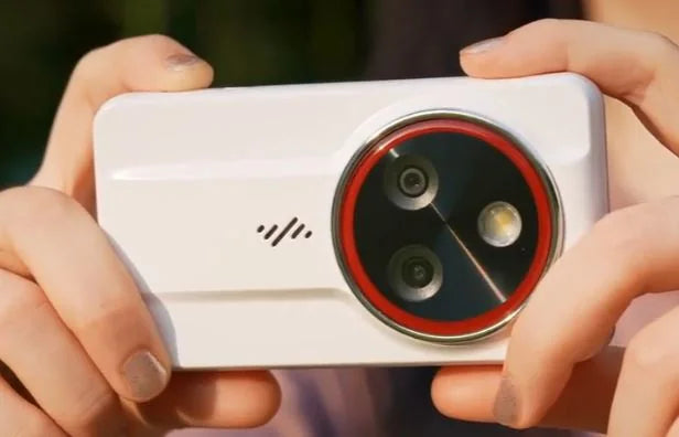 BackerOnline featured project: PocketTrio 4K triple lens camera close-up scene